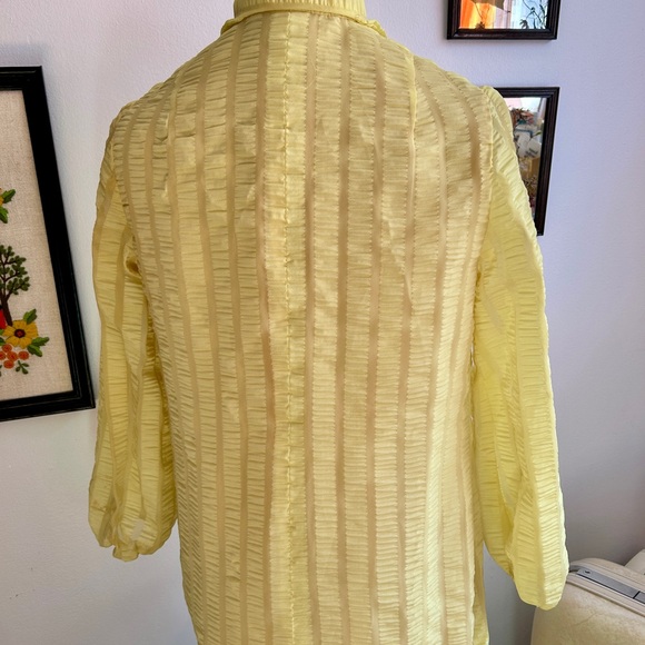 Vintage 1970s Yellow Pleated Seersucker Maxi Duster Robe Hostess Gown Dress - Picture 7 of 13